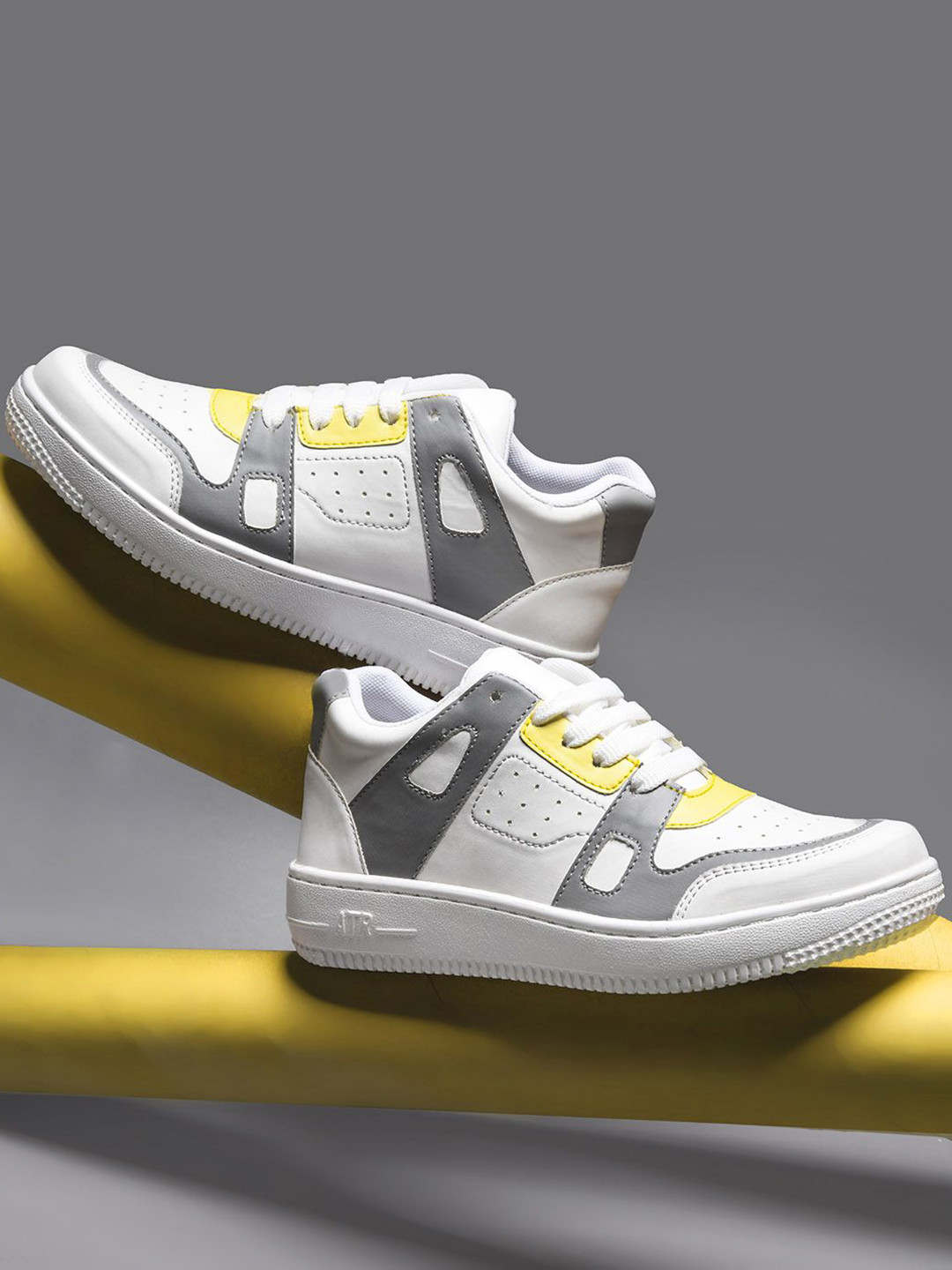 Froh Feet Women Colourblocked Lace-Up Casual Sneakers