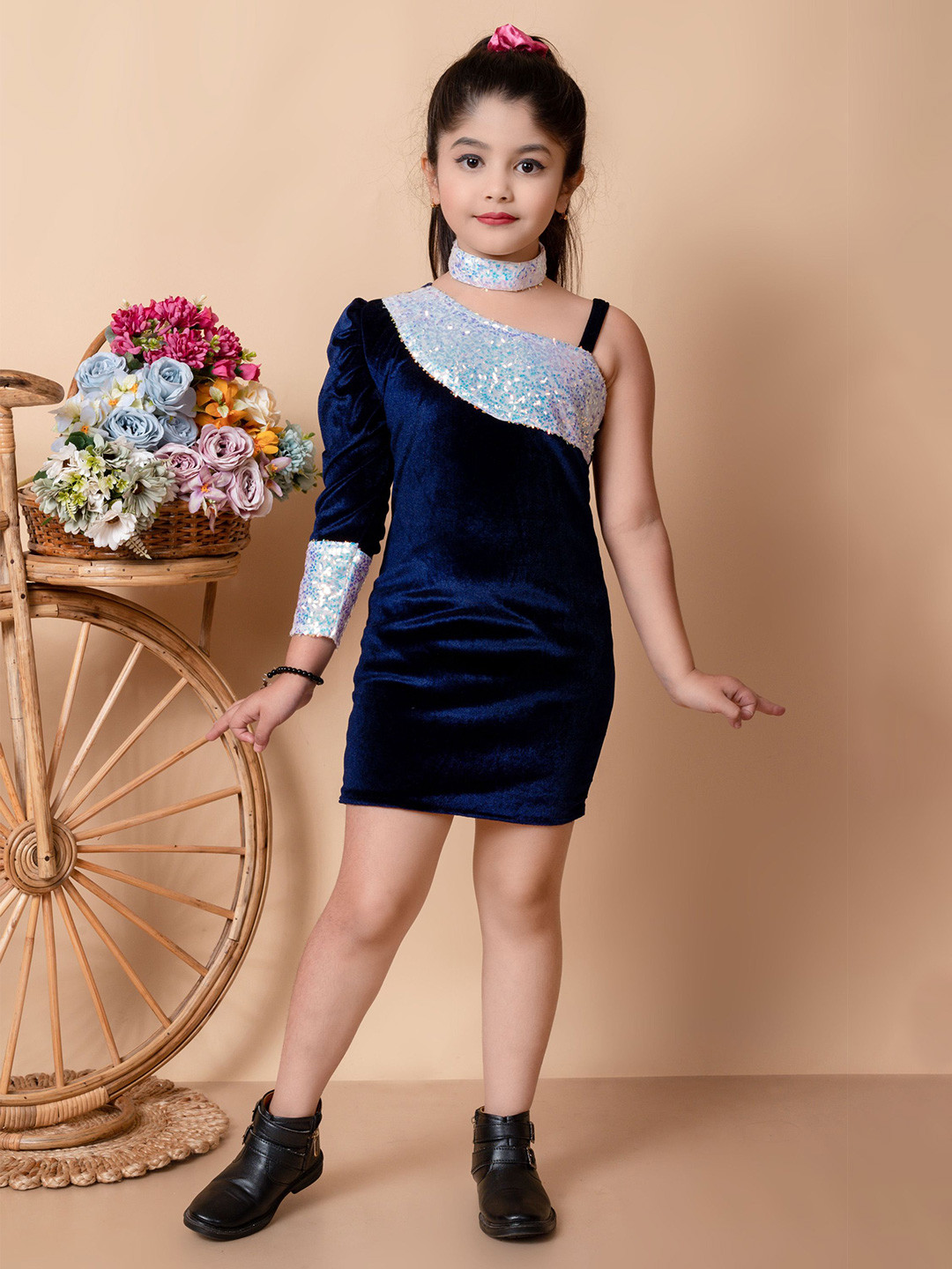 SPAMitude Girls Embellished Sequined Detail Velvet Bodycon Dress
