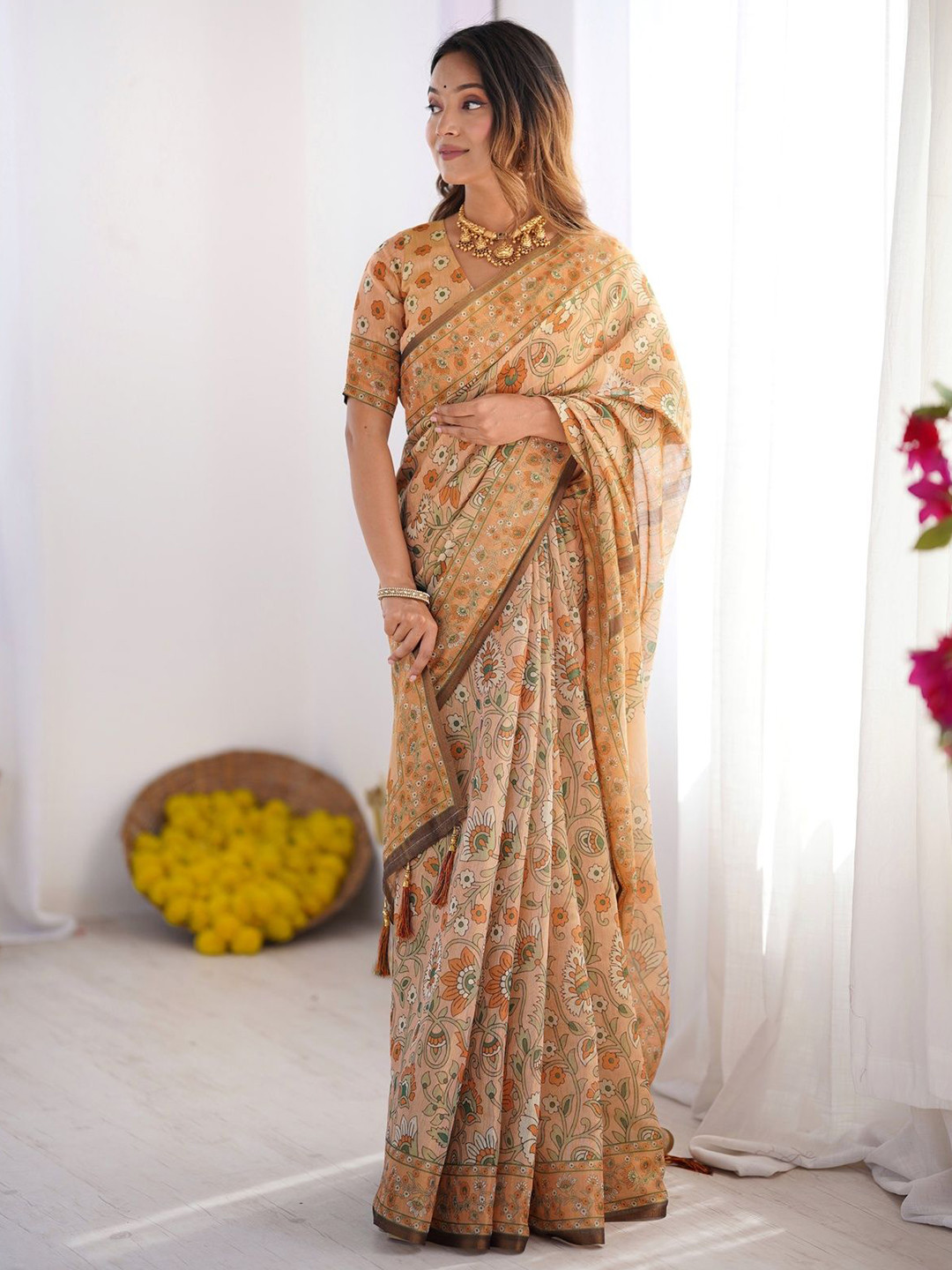 ALMAARI FASHION Floral Pure Cotton Handloom Saree