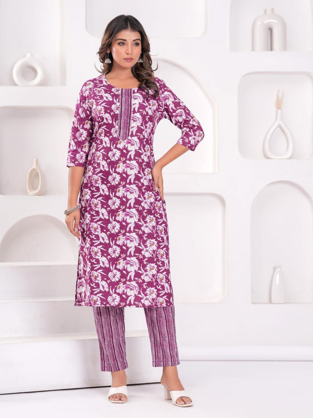 Sajke Women Floral Printed Kurta with Trousers