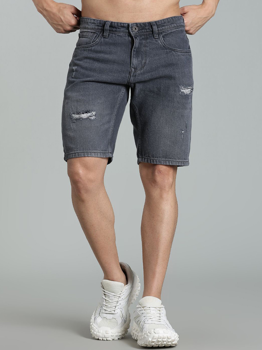 PAUL STREET Men Mildly Distressed Low-Rise Denim Shorts