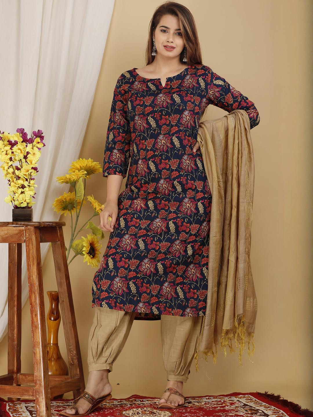 VIPY HANGER Women Cotton Blend Kurta Sets