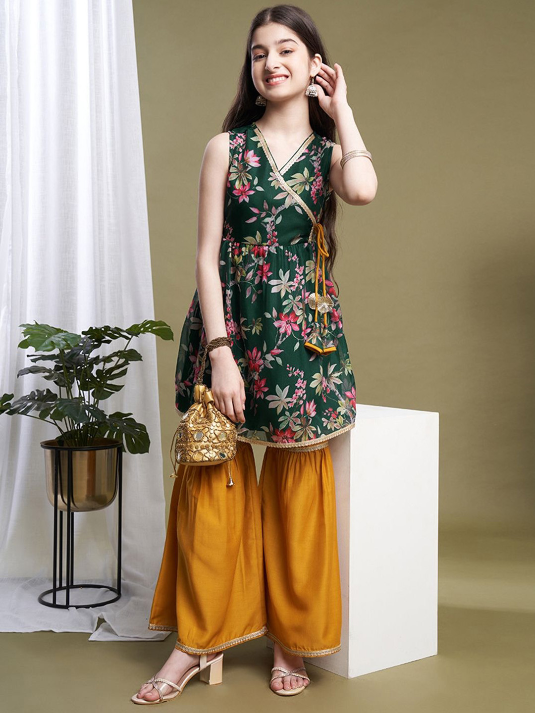 CurlyTales Girls Floral Printed Regular Gotta Patti Kurta with Sharara