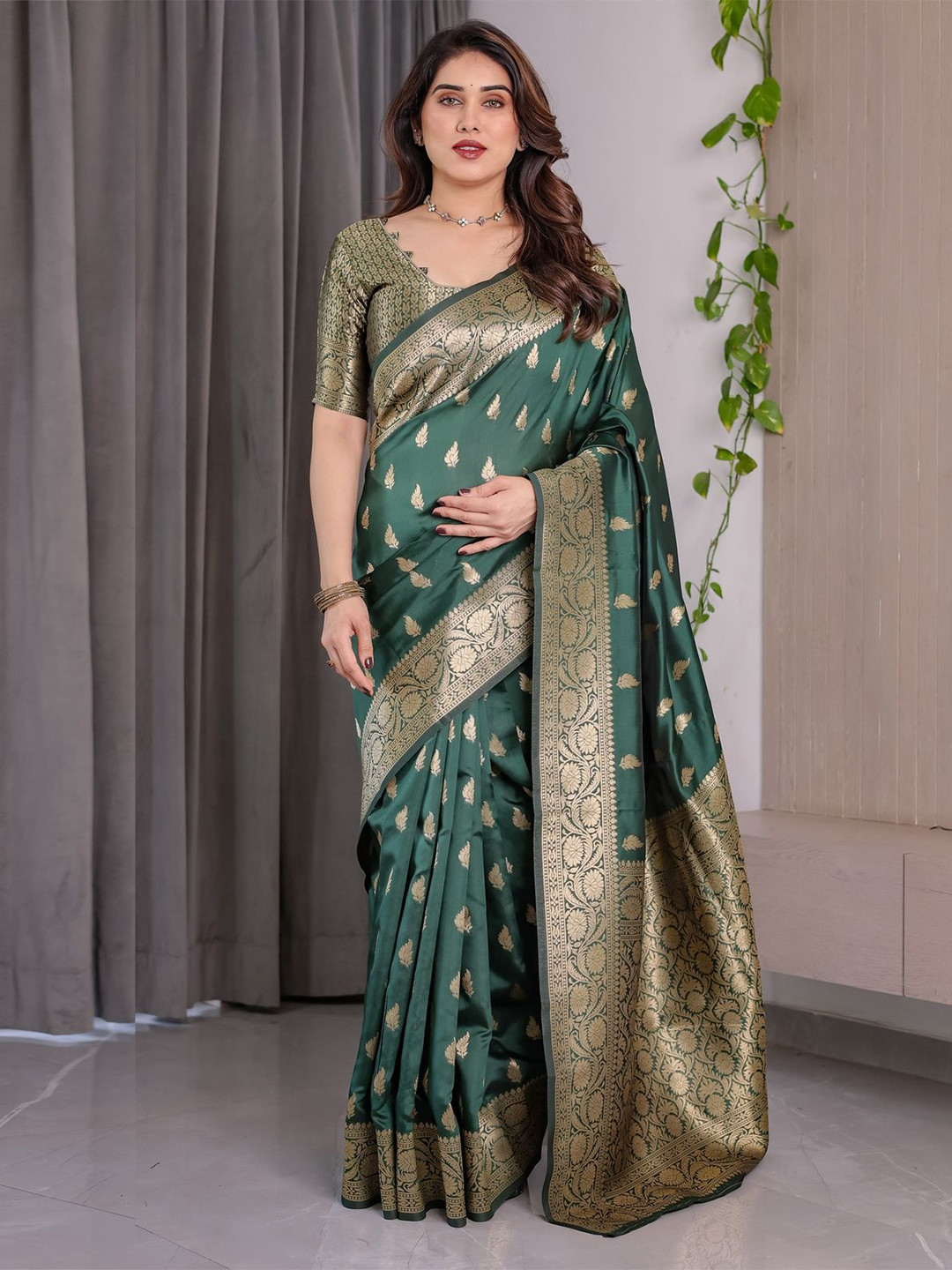 ALMAARI FASHION Ethnic Motifs Woven Design Zari Kanjeevaram Saree