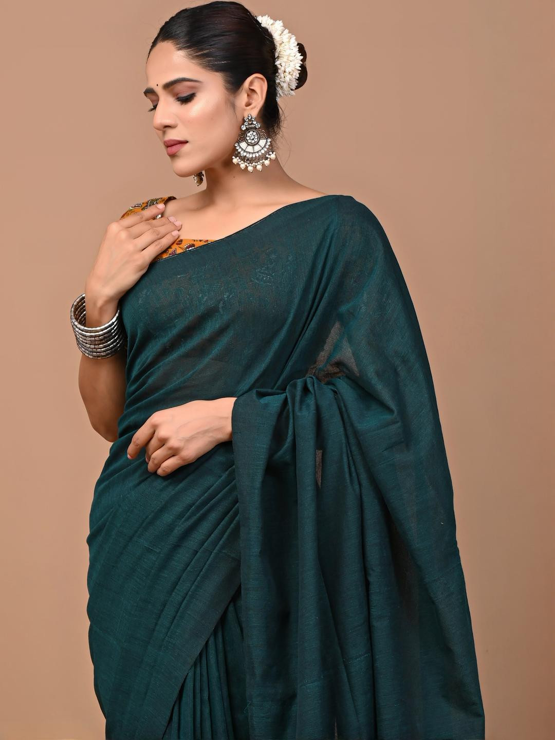 Crafts Moda Solid Pure Cotton Saree With Printed Unstitched Blouse