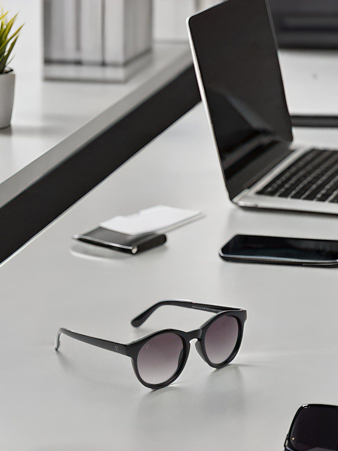 SUNNIES Unisex Round Sunglasses with UV Protected Lens SNS-016-C2(D)-Gradient.Grey