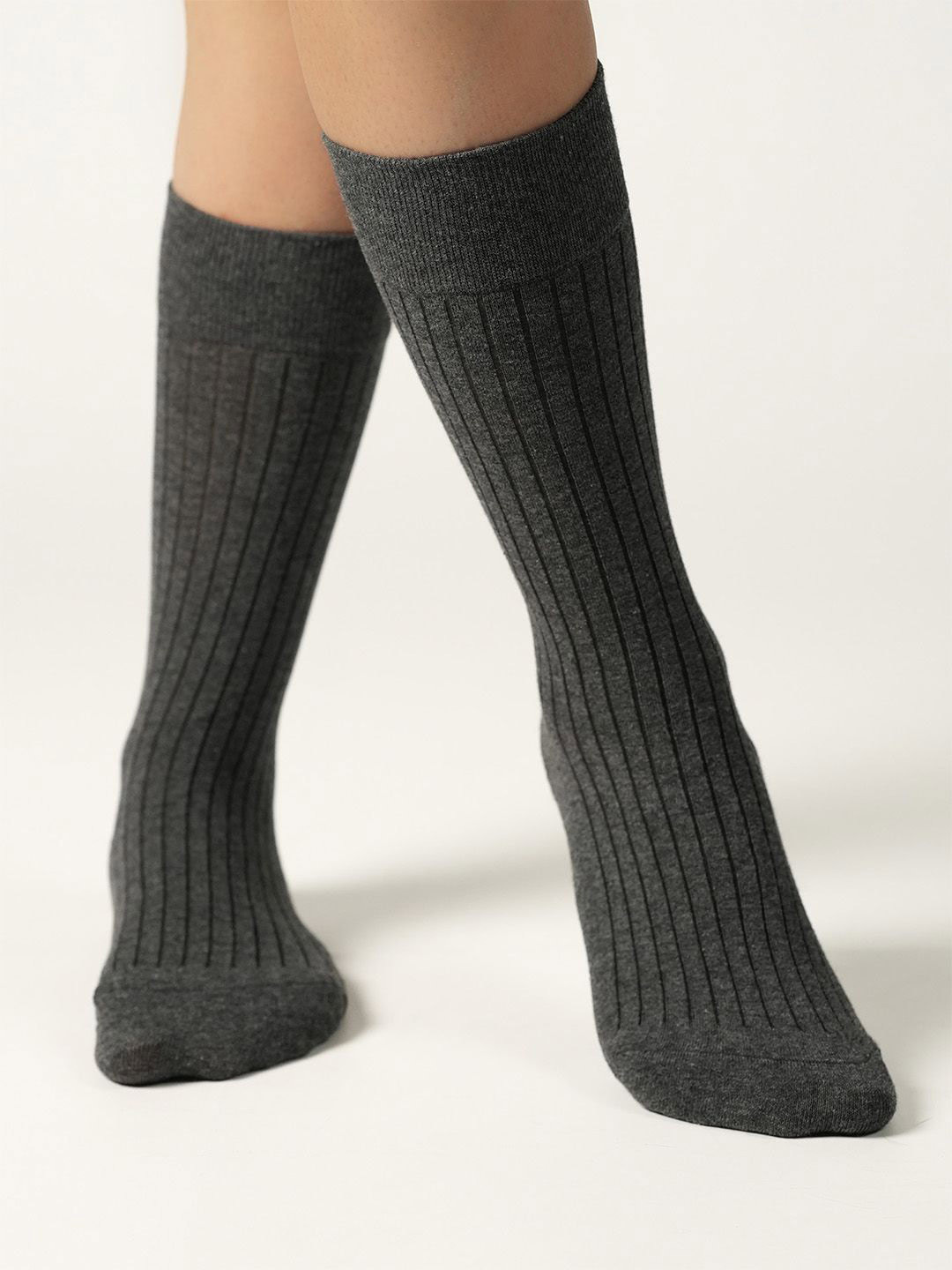 Theater Women Ice Dazzlers Grey Ribbed Calf Length Socks