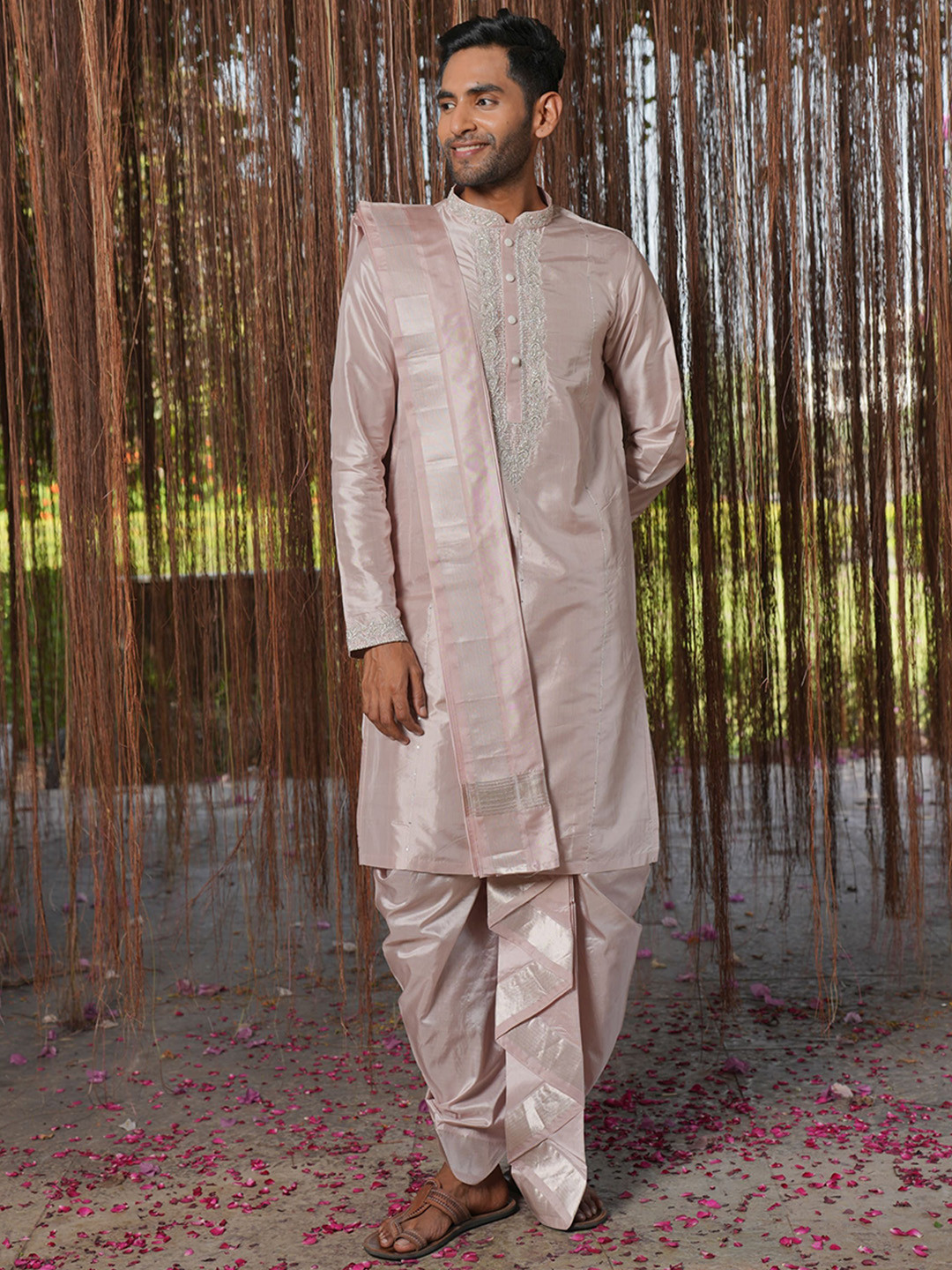 HILO DESIGN Kanjivaram Yoke Design Mandarin Collar Pure Silk Kurta & Dhoti & Dupatta