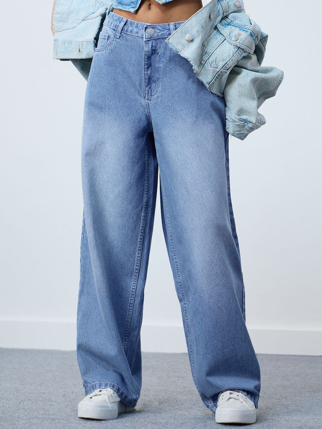 The Souled Store Women Icy Blue Mid-Rise Light Fade Stretchable Baggy Denim Jeans