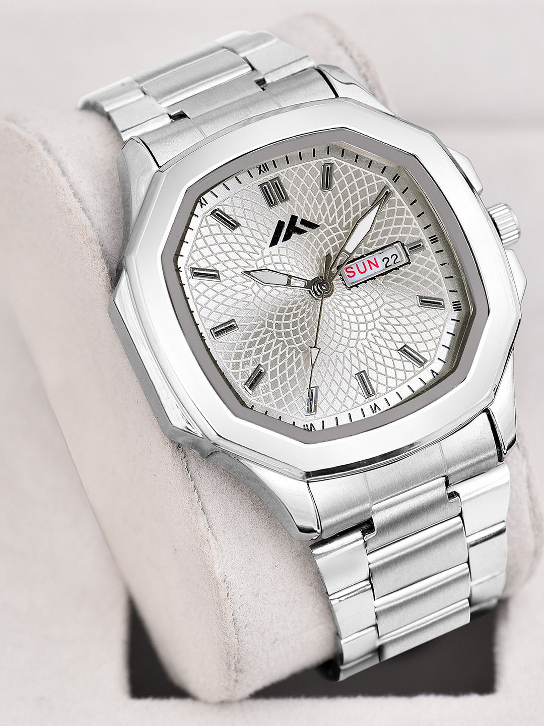 ON TIME OCTUS Men Brass Dial & Bracelet Style Straps Analogue Watch MT-817 SILVER