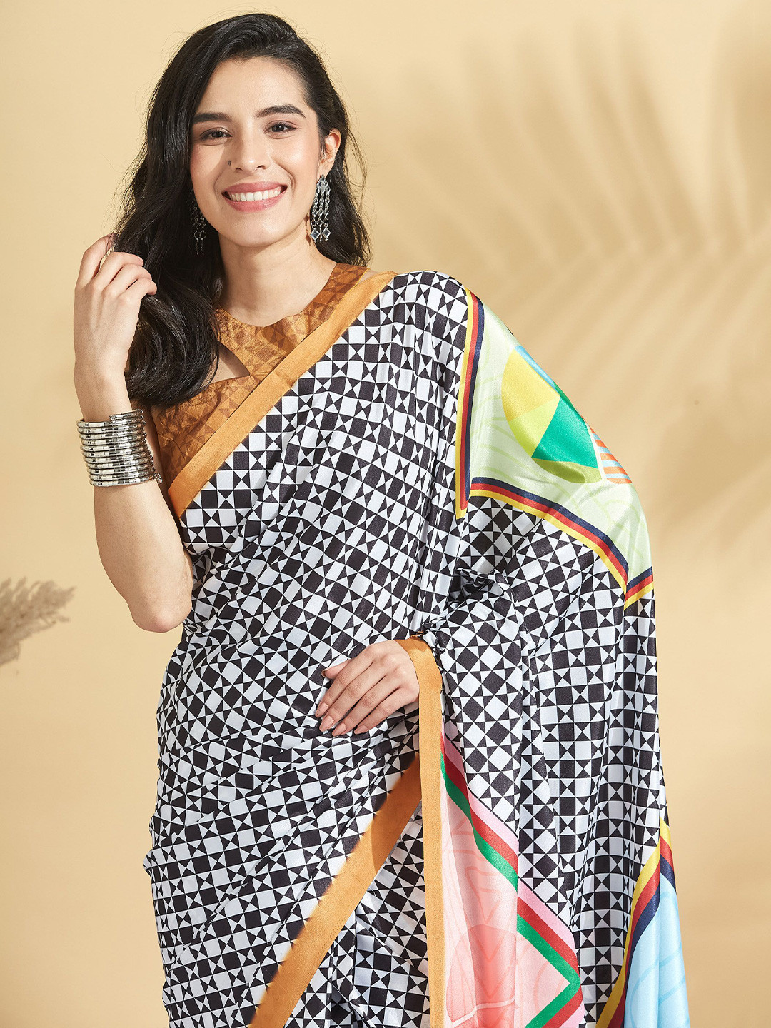 RACHNA Geometric Digital Chess Printed Saree With Blouse Piece