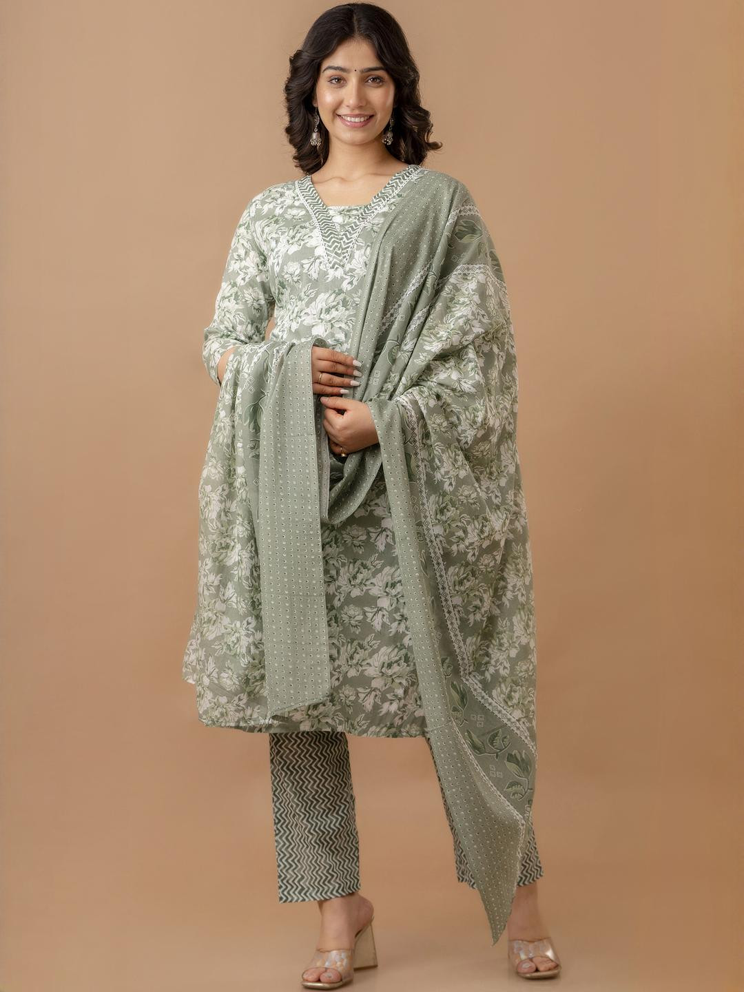 VIPY HANGER Women Pure Cotton Kurta Sets