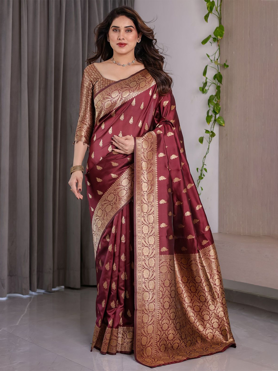 ALMAARI FASHION Women Woven Design Kanjeevaram Saree