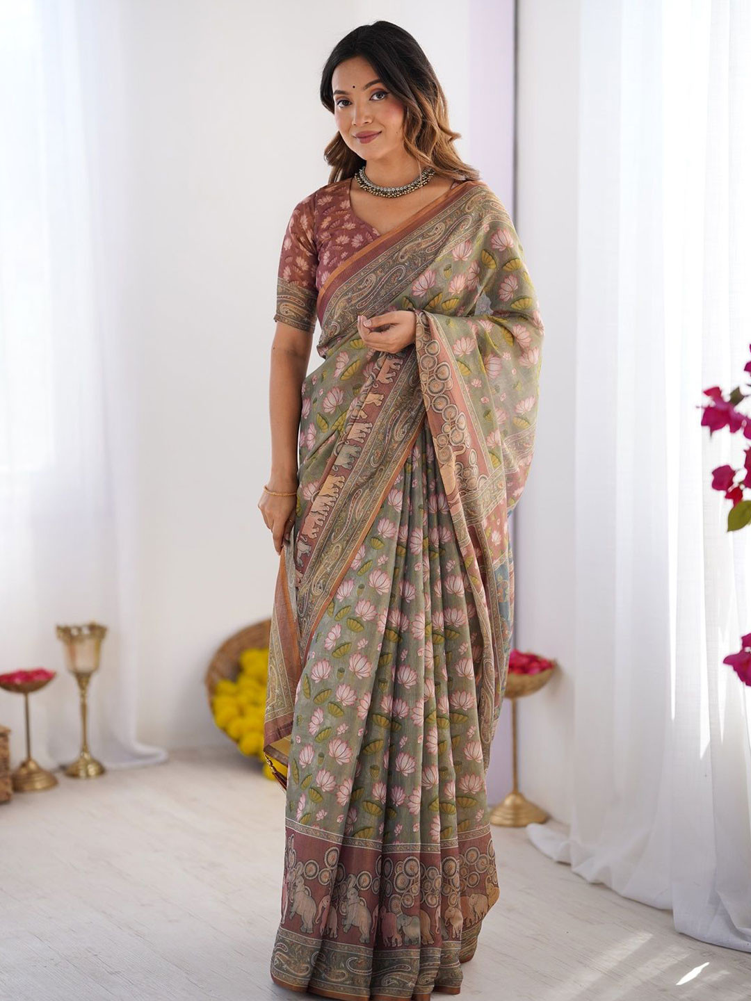 ALMAARI FASHION Floral Printed Pure Cotton Saree