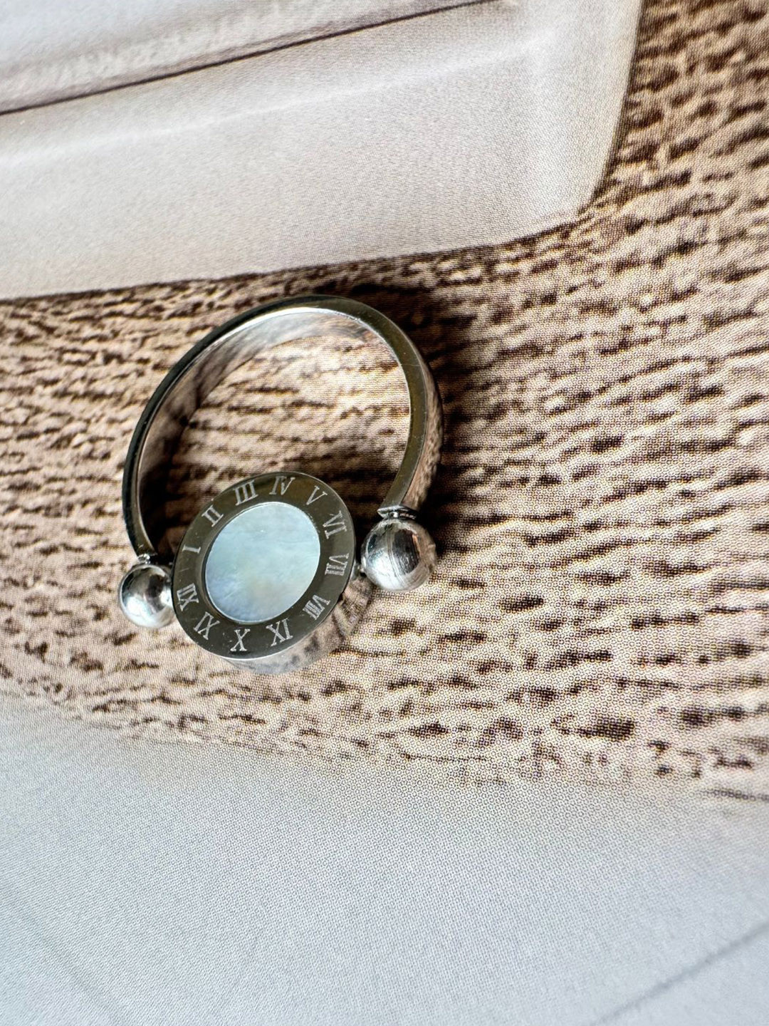 The Jewellery Tale Silver-Plated Stone-Studded Rotating Reversible Finger Ring