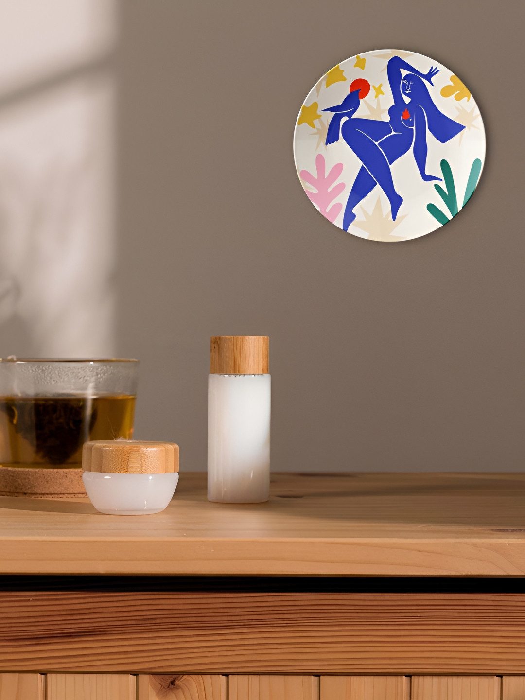 THE QUIRKY HOME Abstract Human Crafted Ceramics Glossy Hanging Hall Wall Plates-8In