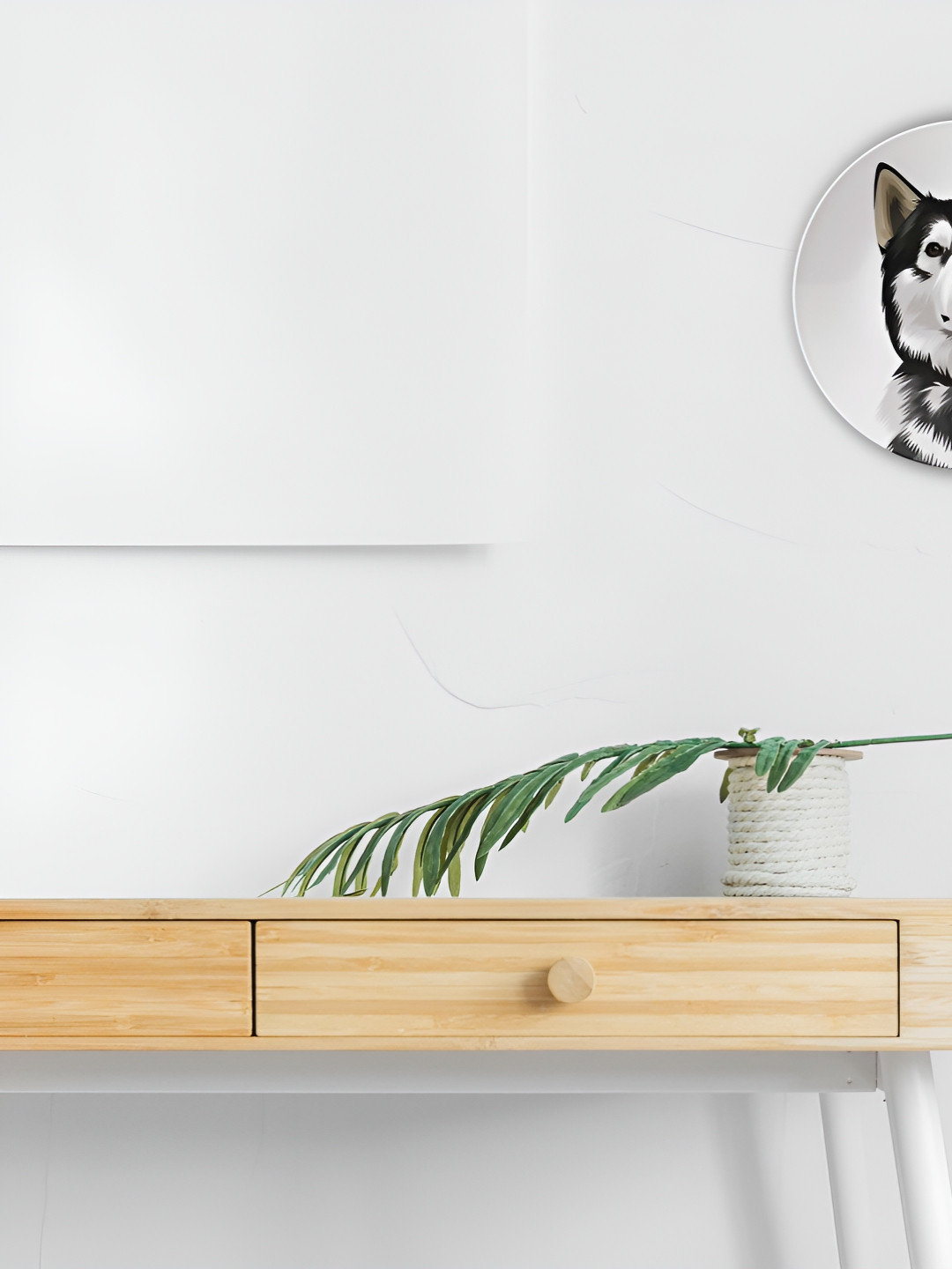 THE QUIRKY HOME Alaskan Malamute or Siberian Husky Crafted Ceramics Glossy Wall Plates-8In