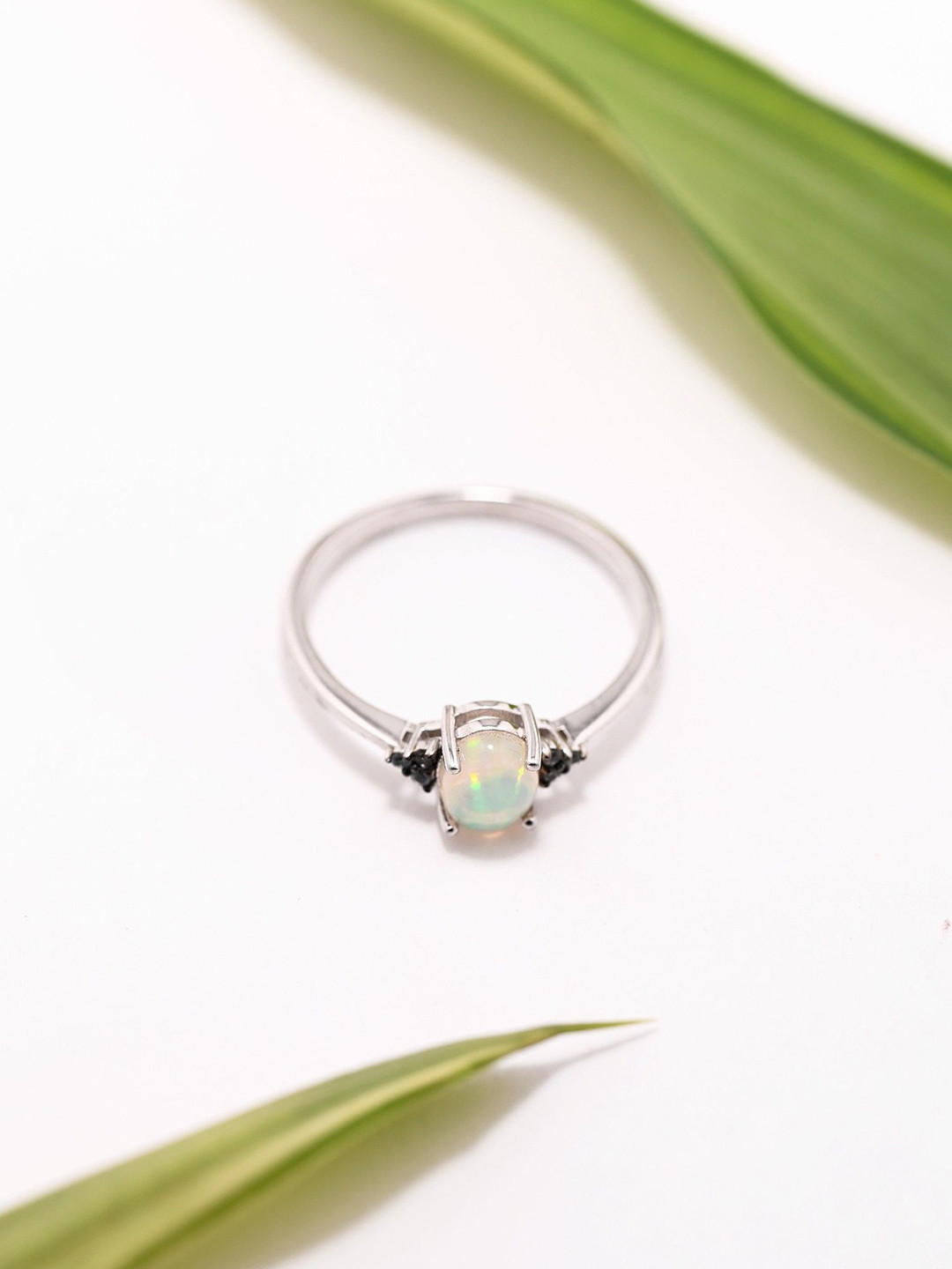 Exotic India Oval Cut Cabochon Ethiopian Opal Stone Studded Finger Ring