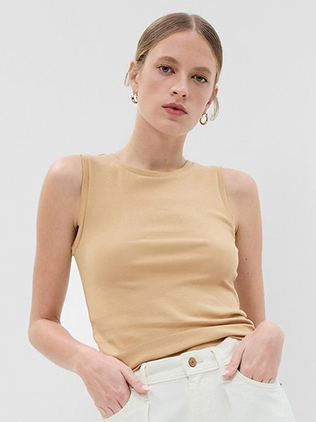 GAP Women Round Neck Tank Top