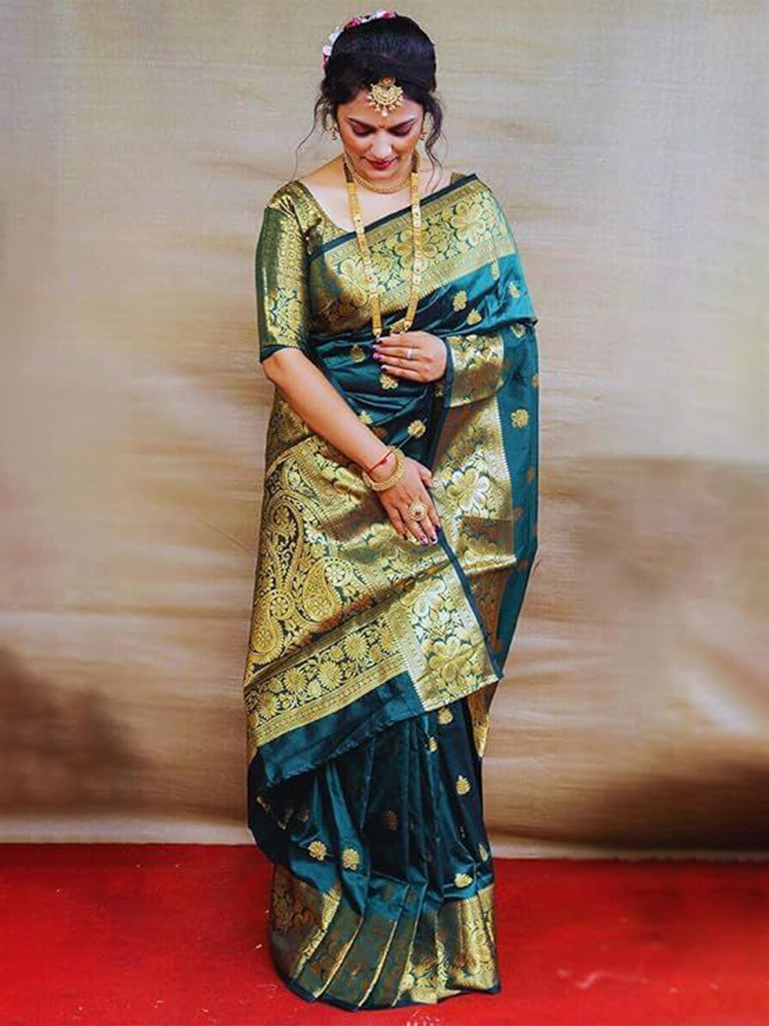 PERVAS Paisley Woven Design Zari Banarasi Saree