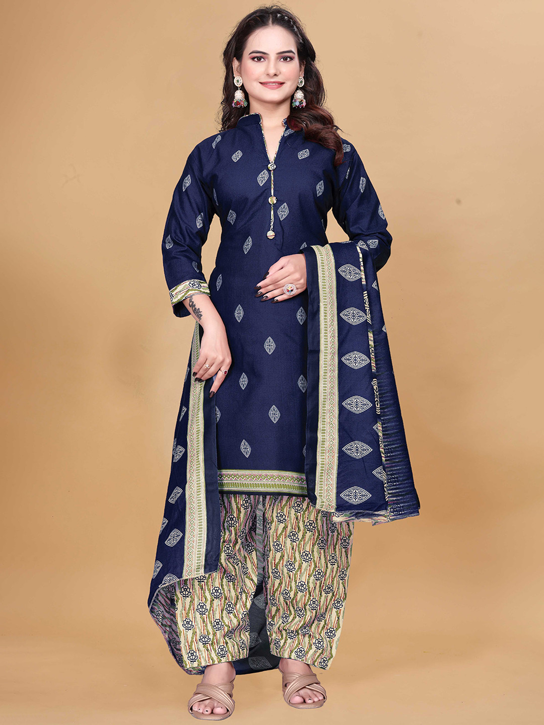 SIMPLYETHNIC Floral Printed Mandarin Collar Straight Kurta With Salwar & Dupatta