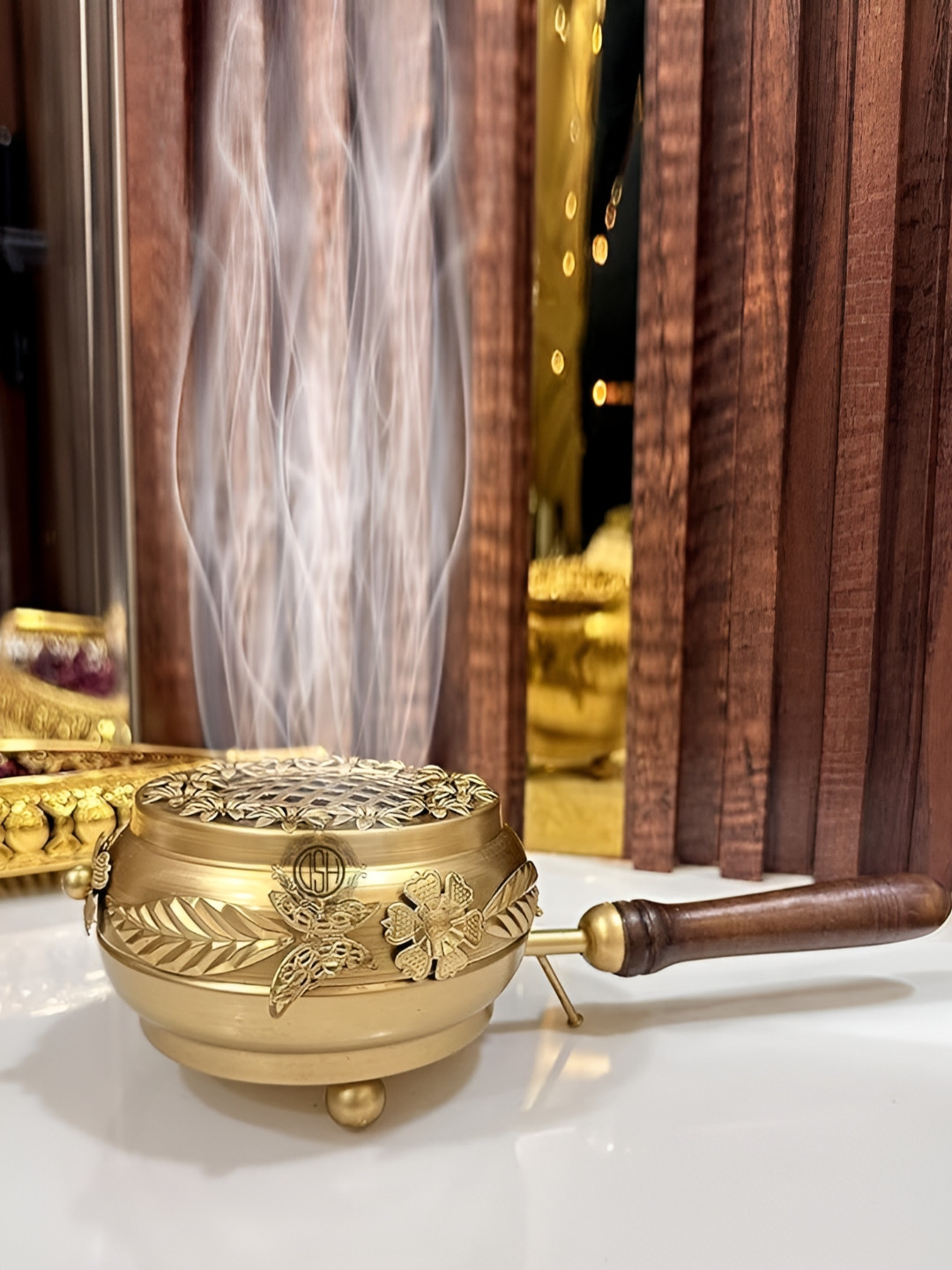 DSH Crafting Your Curiosity Brown Textured Dhoop Dani With Handle