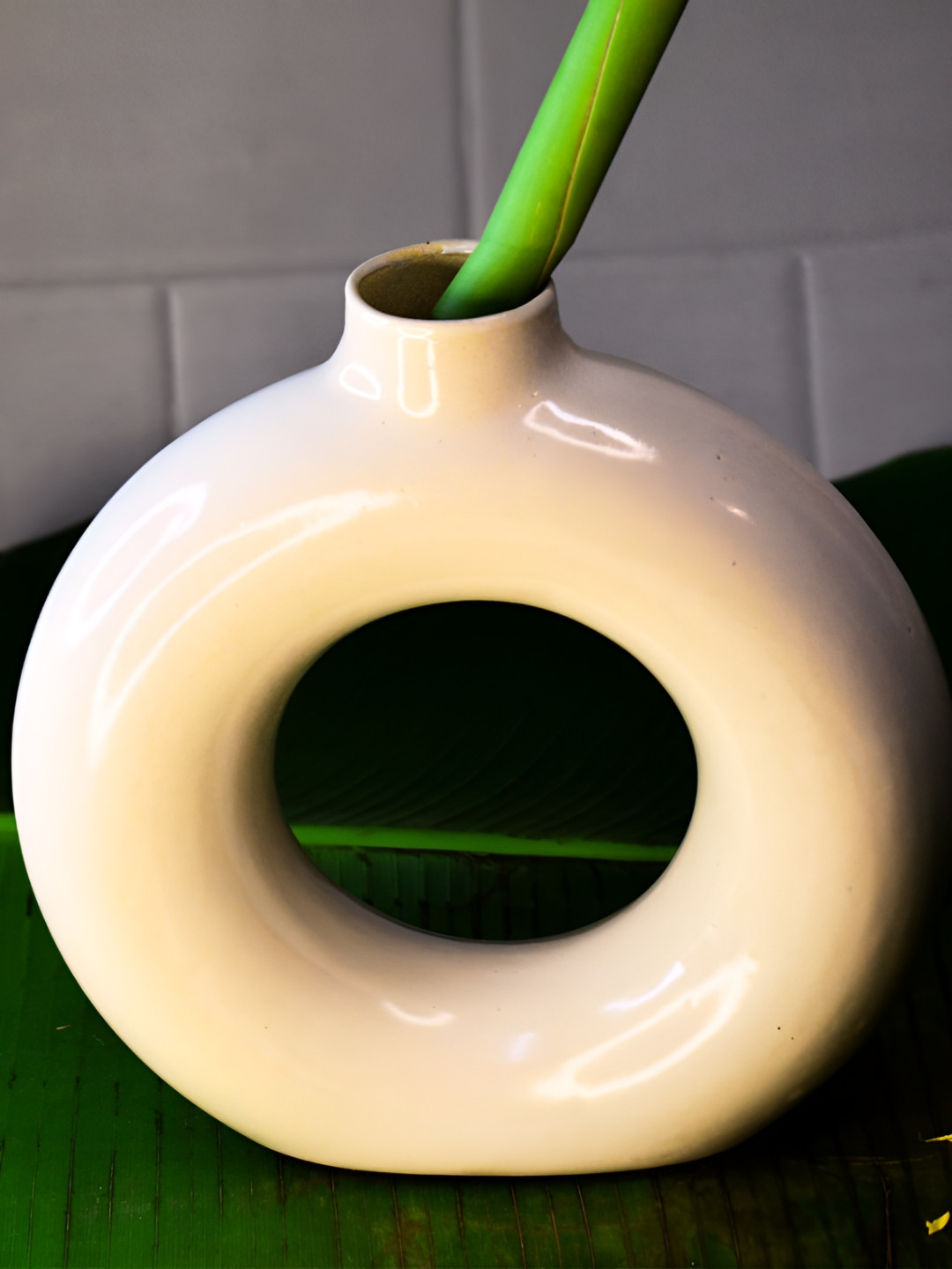 TheYUGO White Ceramic Donut Flower Vase