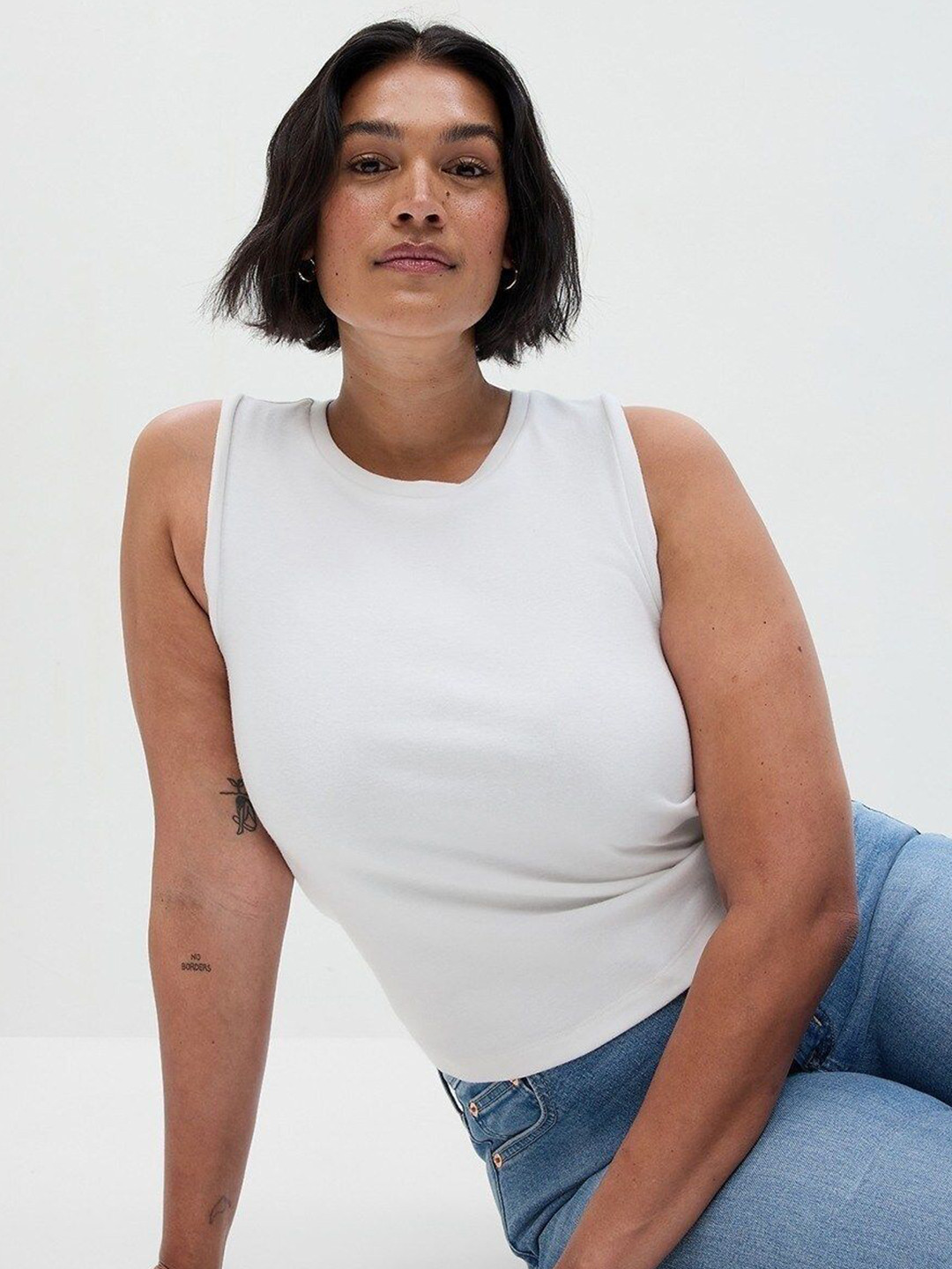 GAP Women Slim-Fit Round Neck Tank Top