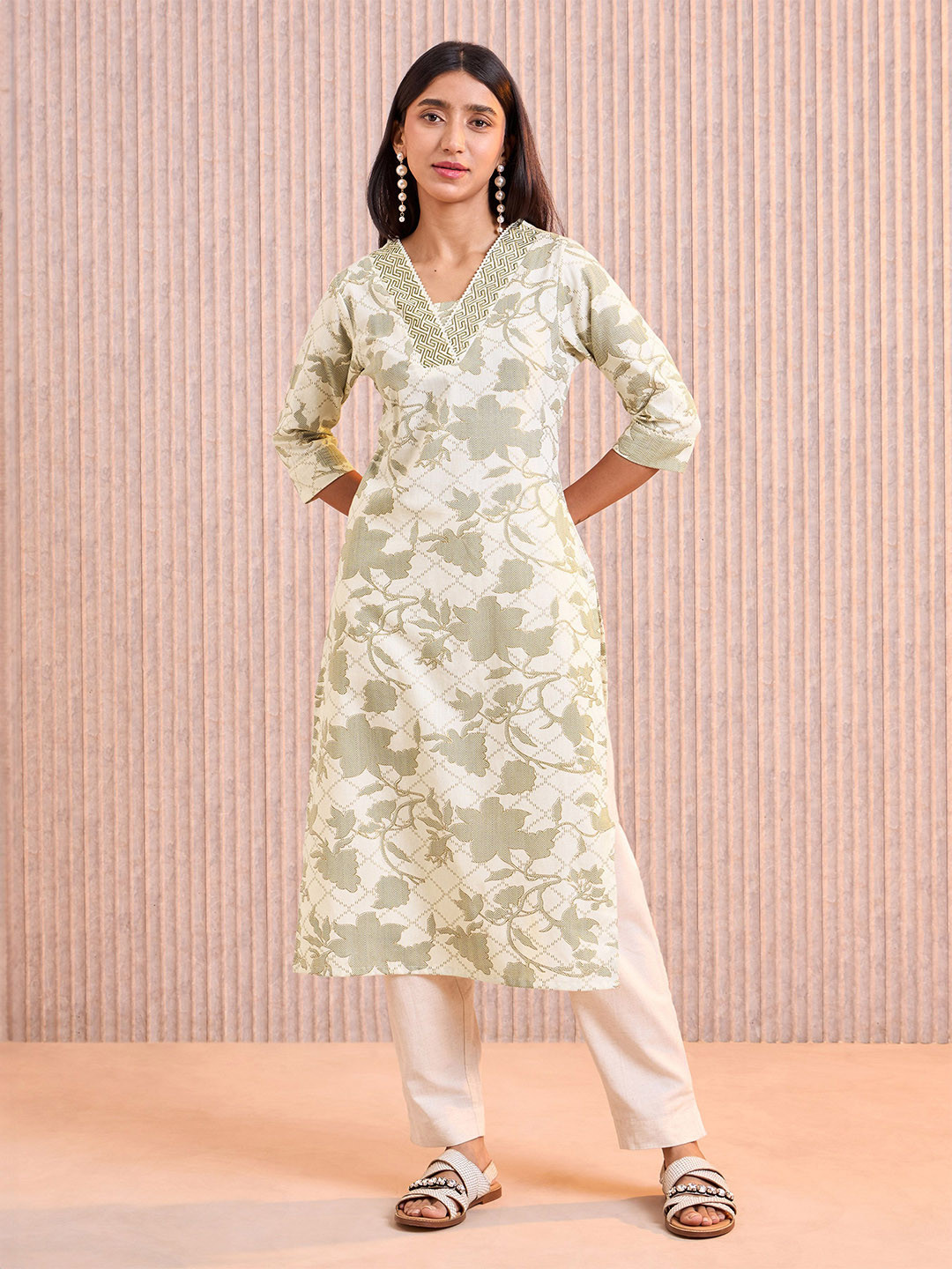 Vismay Women Embroidery & Lace Detailing Foil Printed Cotton Straight Kurta