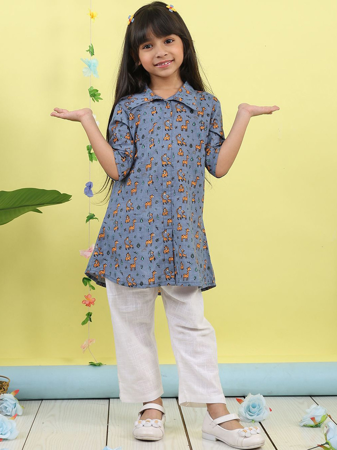 Sangria Girls Animal Printed Pure Cotton Kurta With Trousers