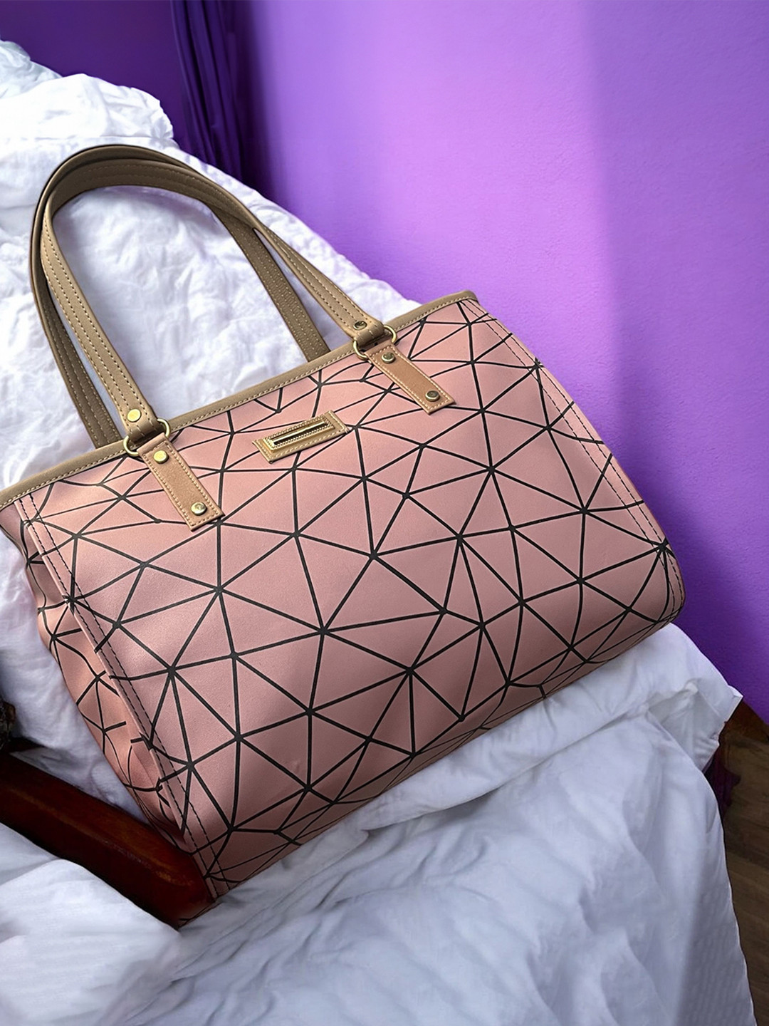 DAISY STAR Abstract Printed Structured Shoulder Bag