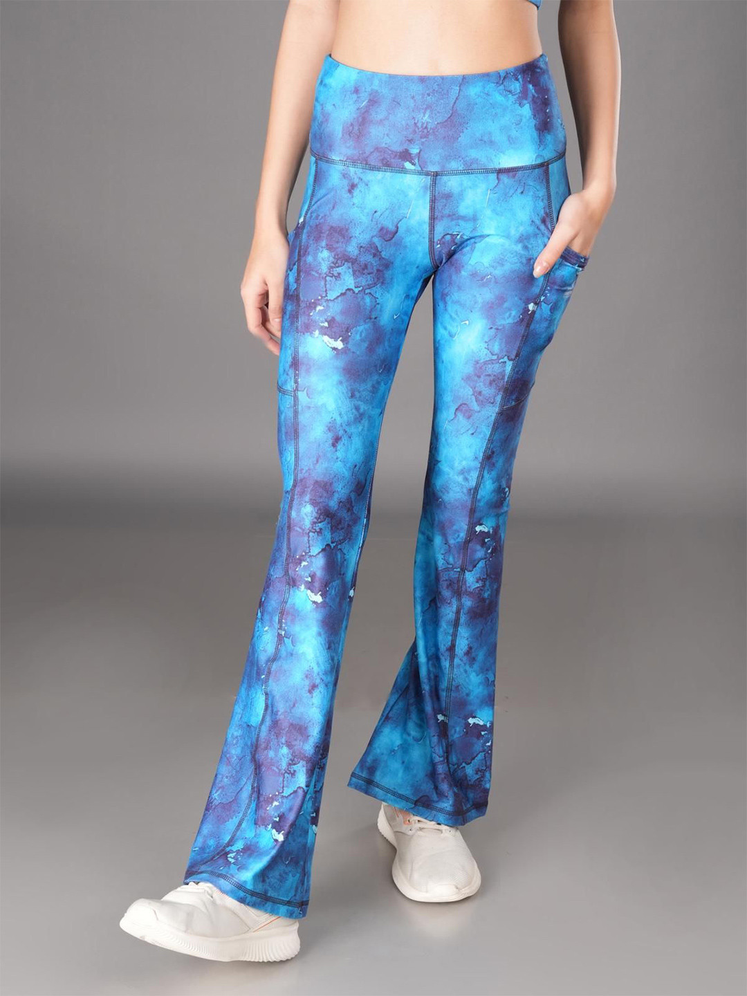 The Dance Bible Printed High-Rise Antimicrobial Flared Yoga Tights With 2 Side Pockets