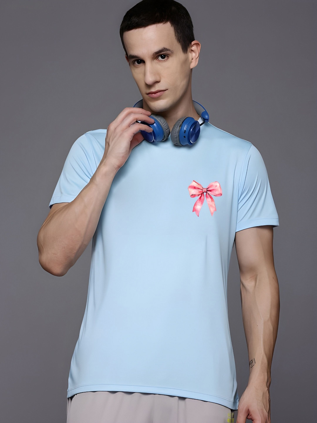 SZN Men Bow Print Round Neck T-shirt