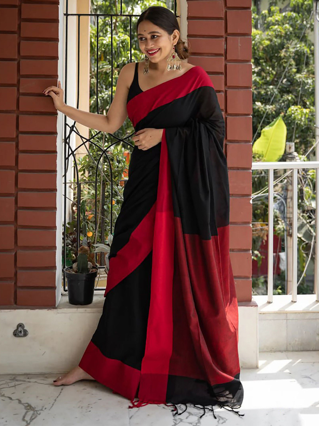 AMRUTKALA SAREES Woven Design Banarasi Saree
