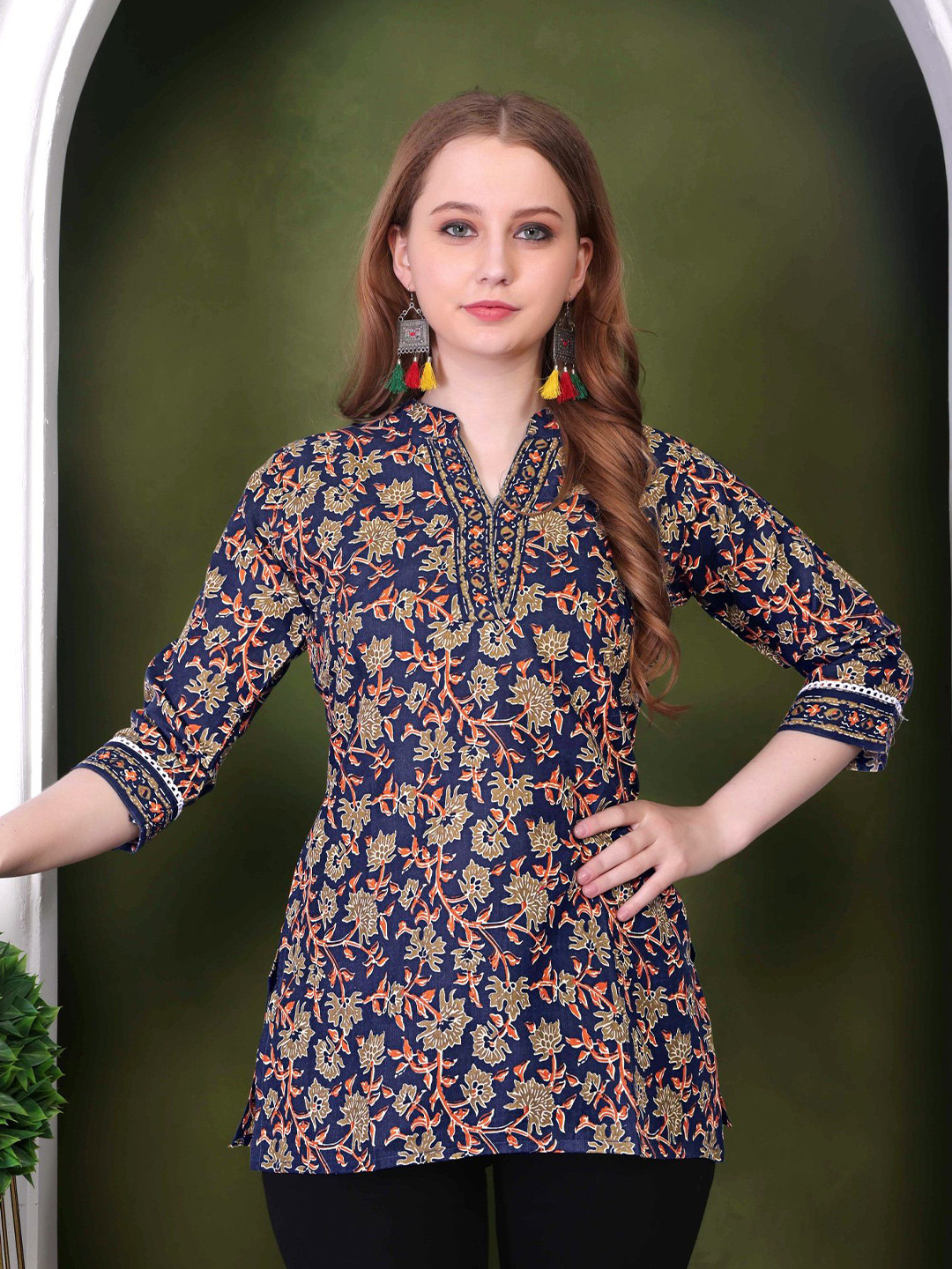 HETVI CREATION Floral Printed Cotton V-Neck Kurti