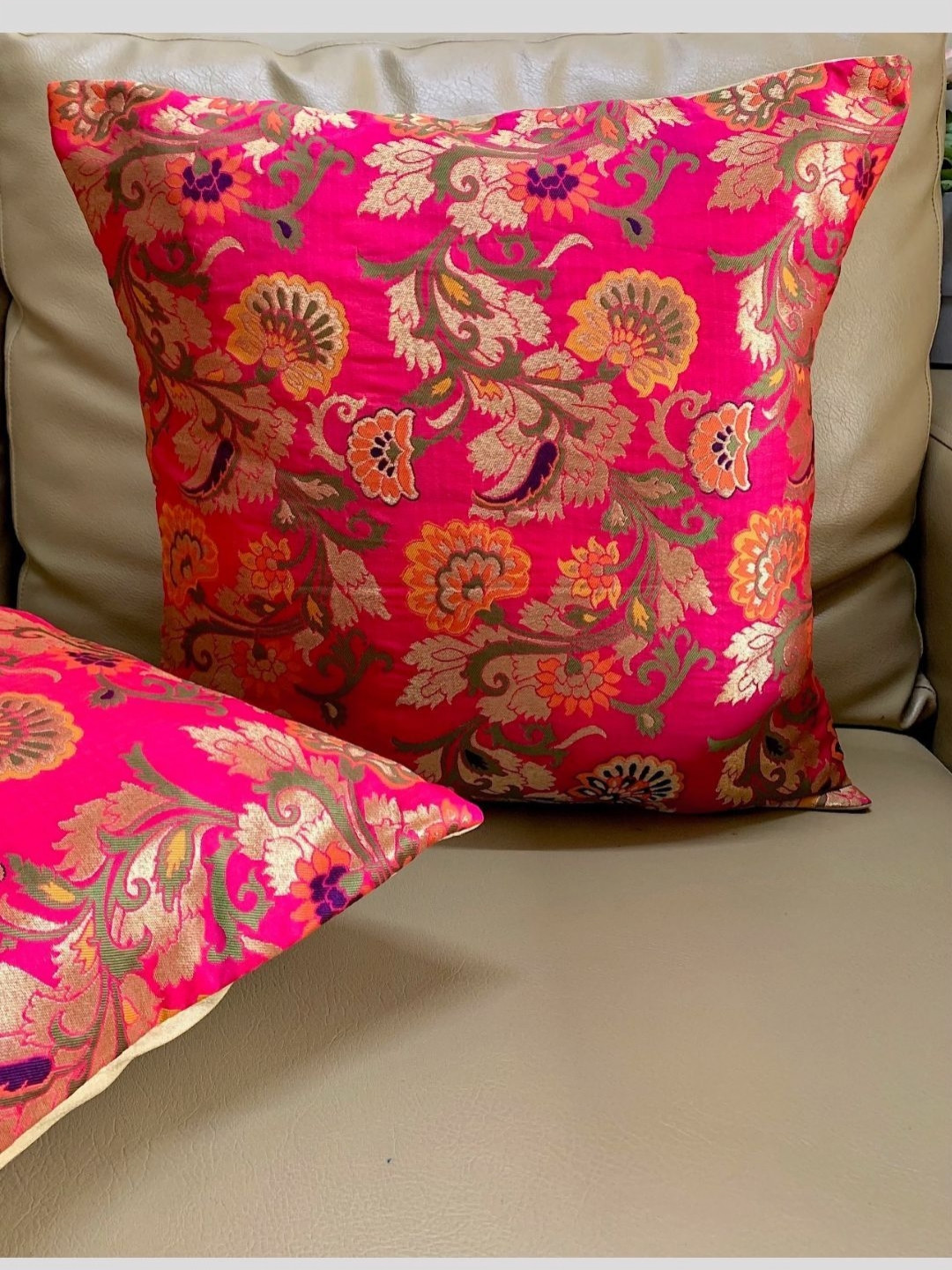 PILOVILO Green & Pink 2 Pieces Floral Printed Square Cushion Covers