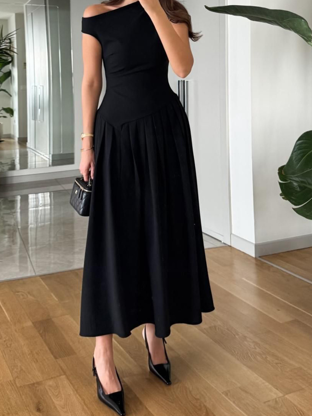 Miss Mosa By Akanksha  Black Sereia Statement Pleated Holiday Dress