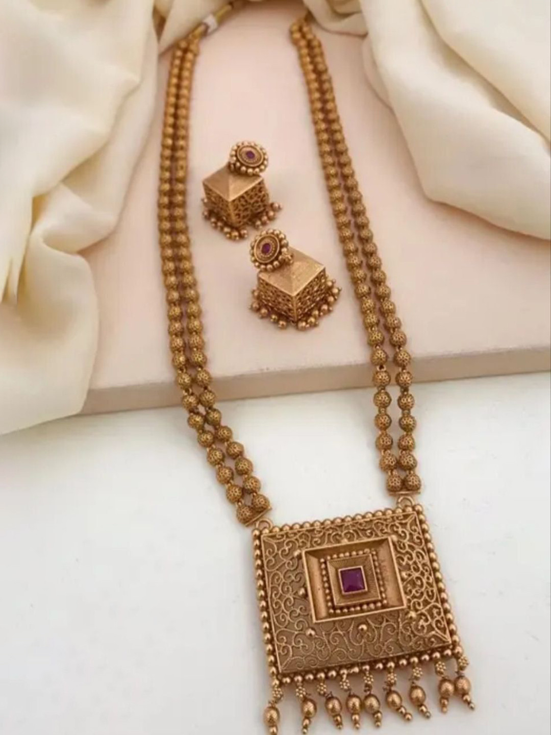 LAFORWORD Gold Plated Artificial Stones Studded & Beaded Jewellery Set
