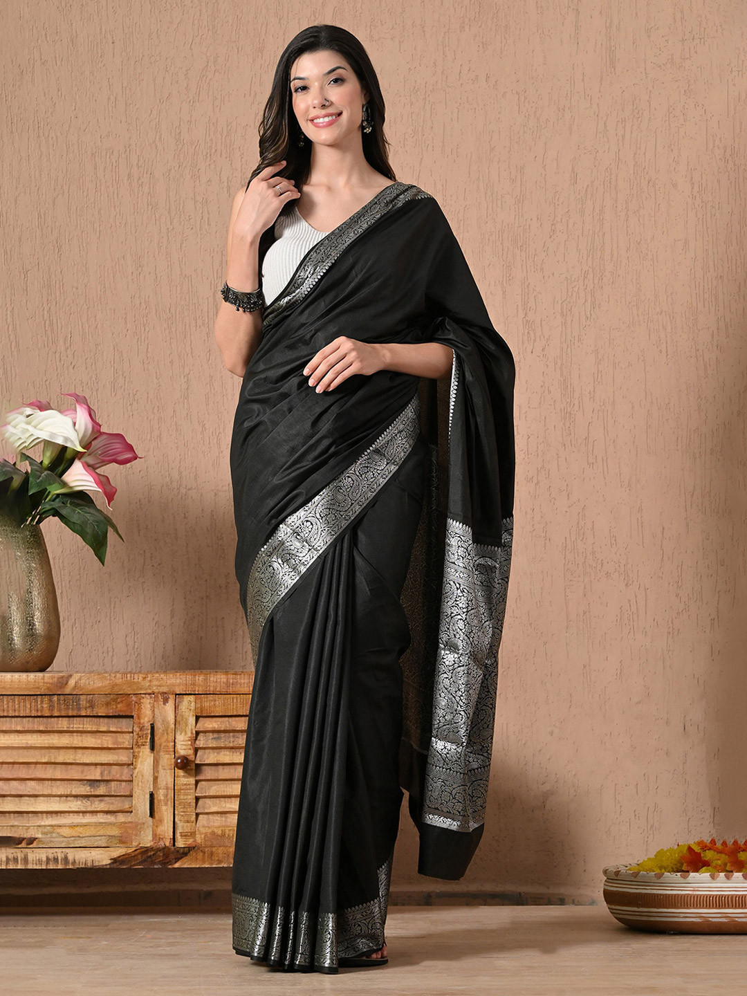 THE WEAVERS SHOP BY RAAVI Woven Design Border Banarasi Saree