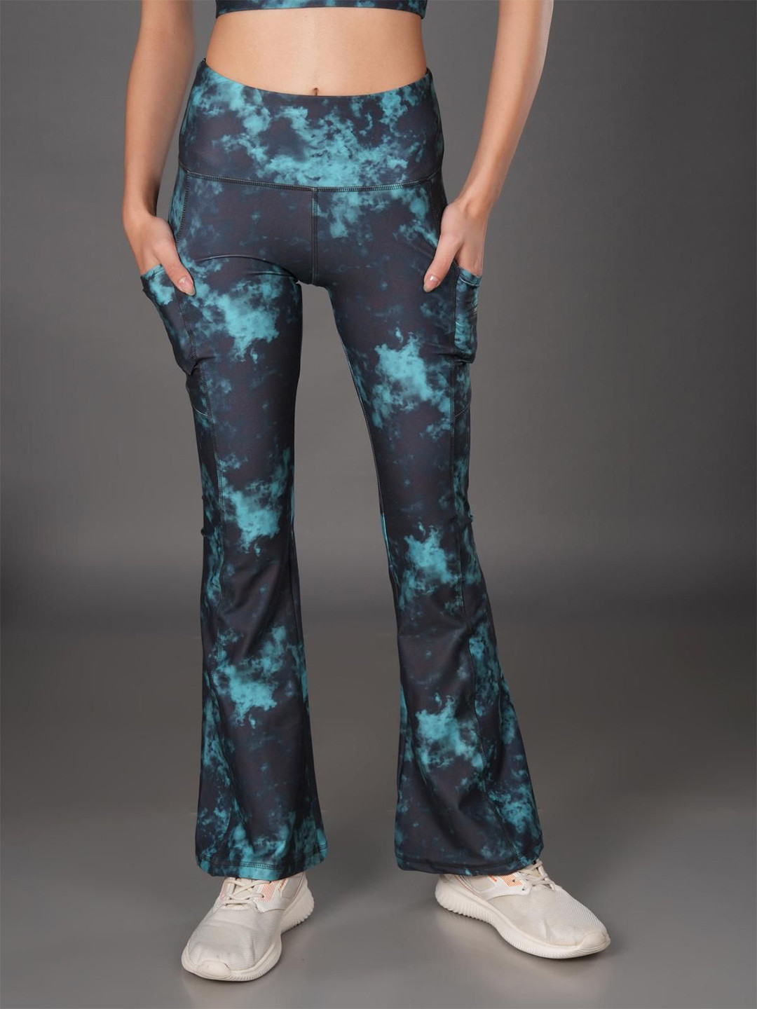 The Dance Bible Printed High-Rise Antimicrobial Flared Yoga Tights With 2 Side Pockets
