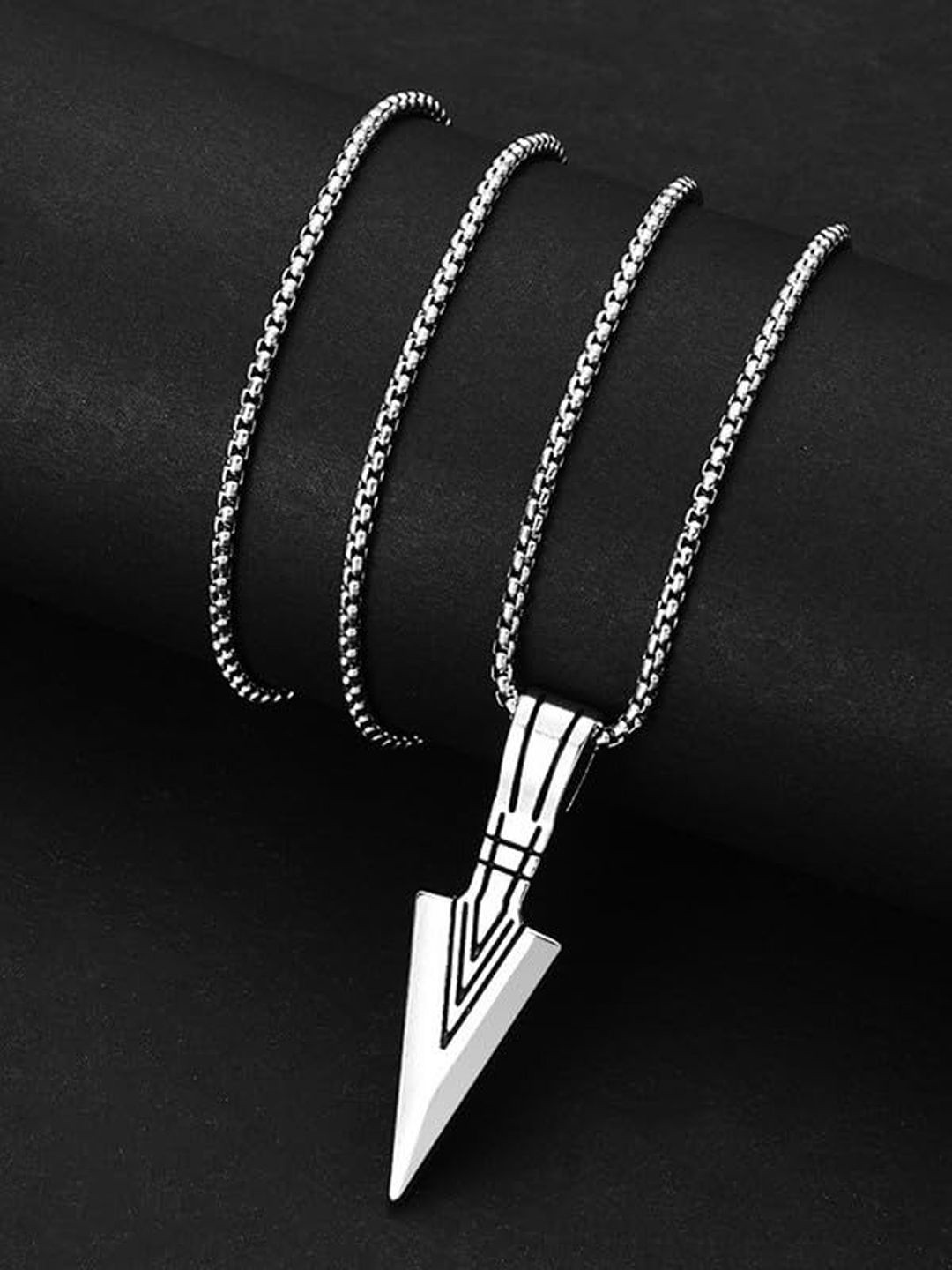 BEYTER Men Arrow Pendant With Chain