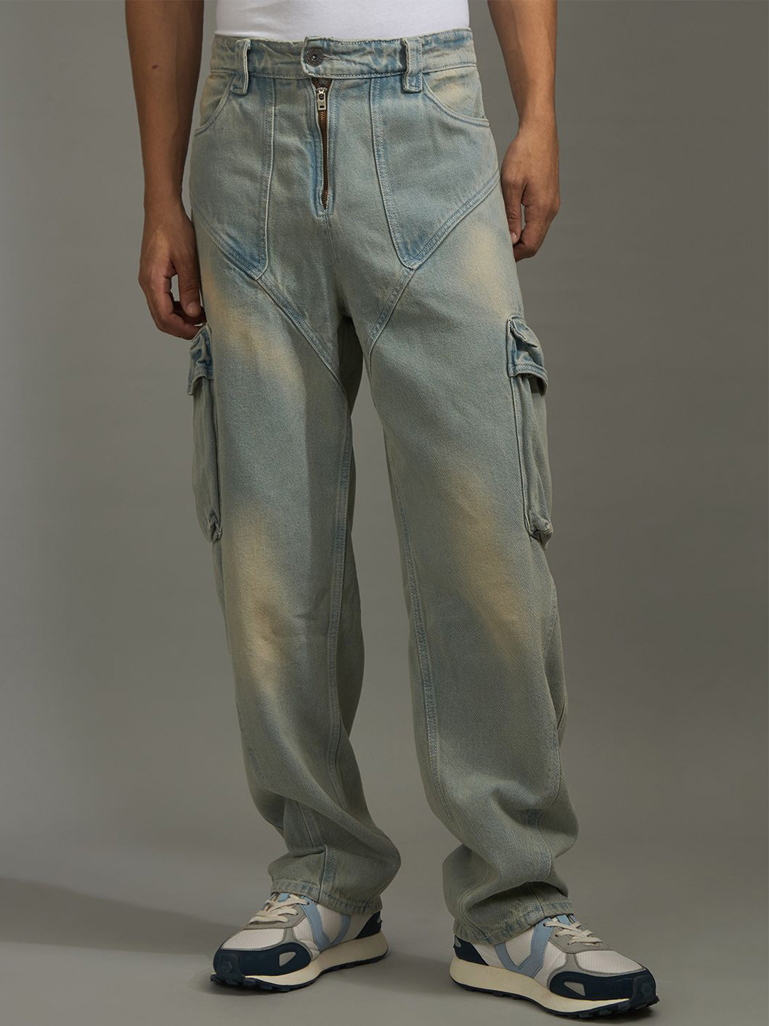 Espanshe Vinnie Men Mid-Rise Relaxed Fit Cargo Styles Jeans