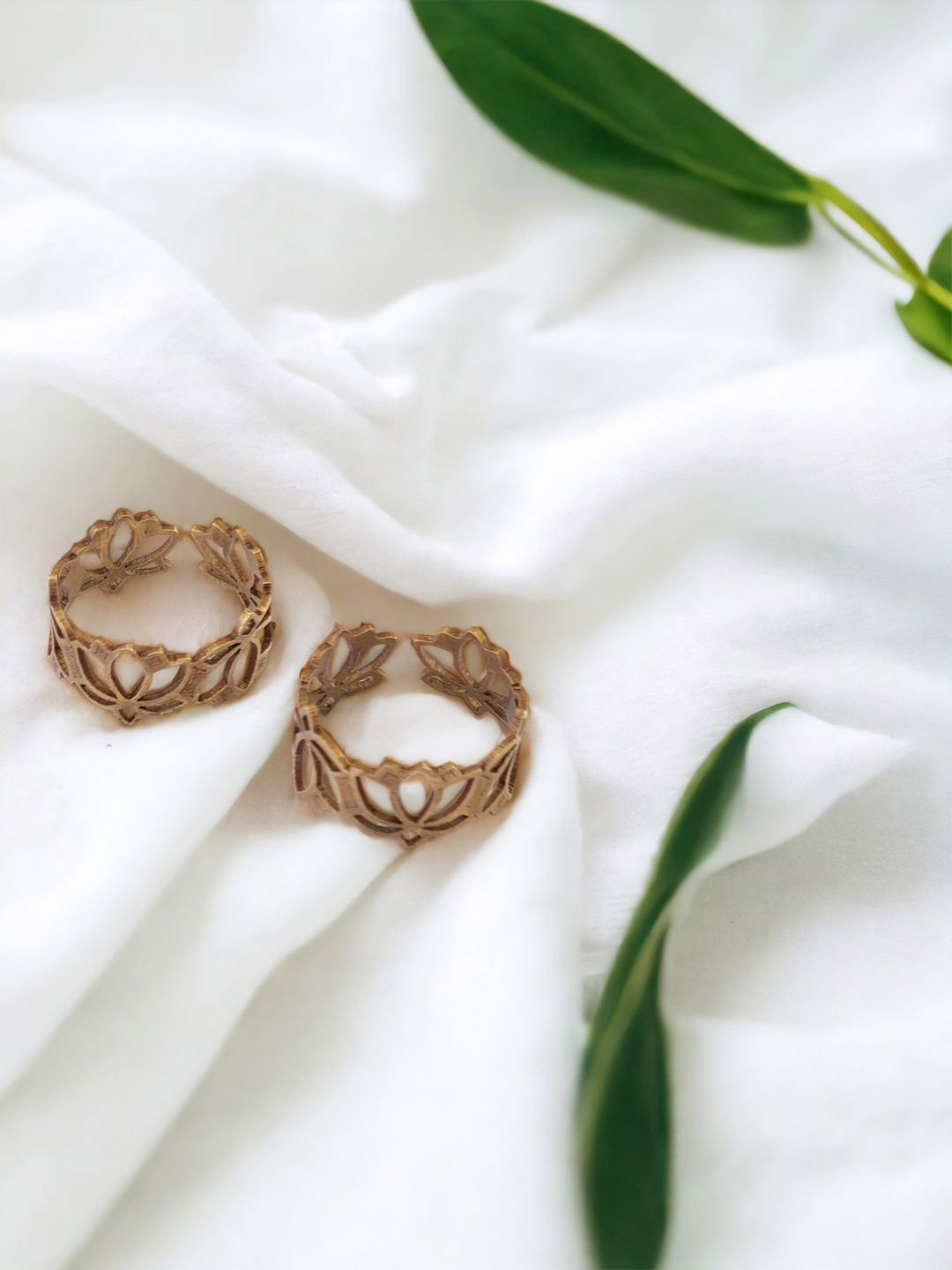 Sangria Intricate Lotus Toe Adjustable Rings