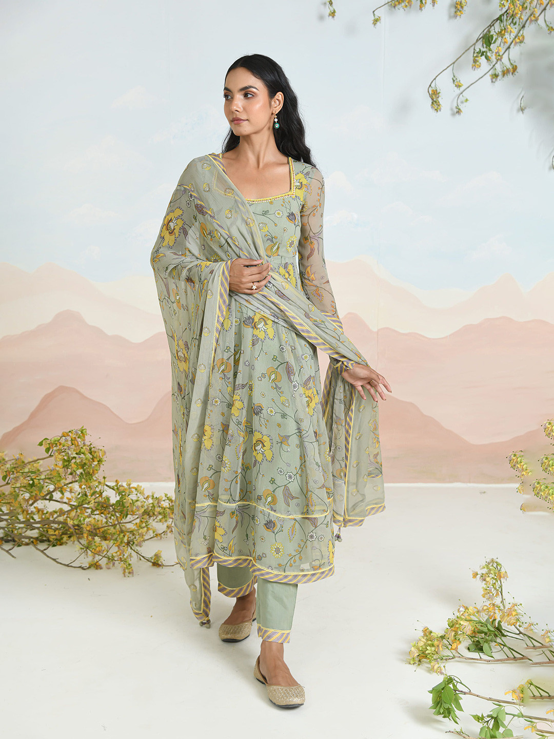 Baise Gaba Women Floral Printed Kurti with Trousers & Dupatta