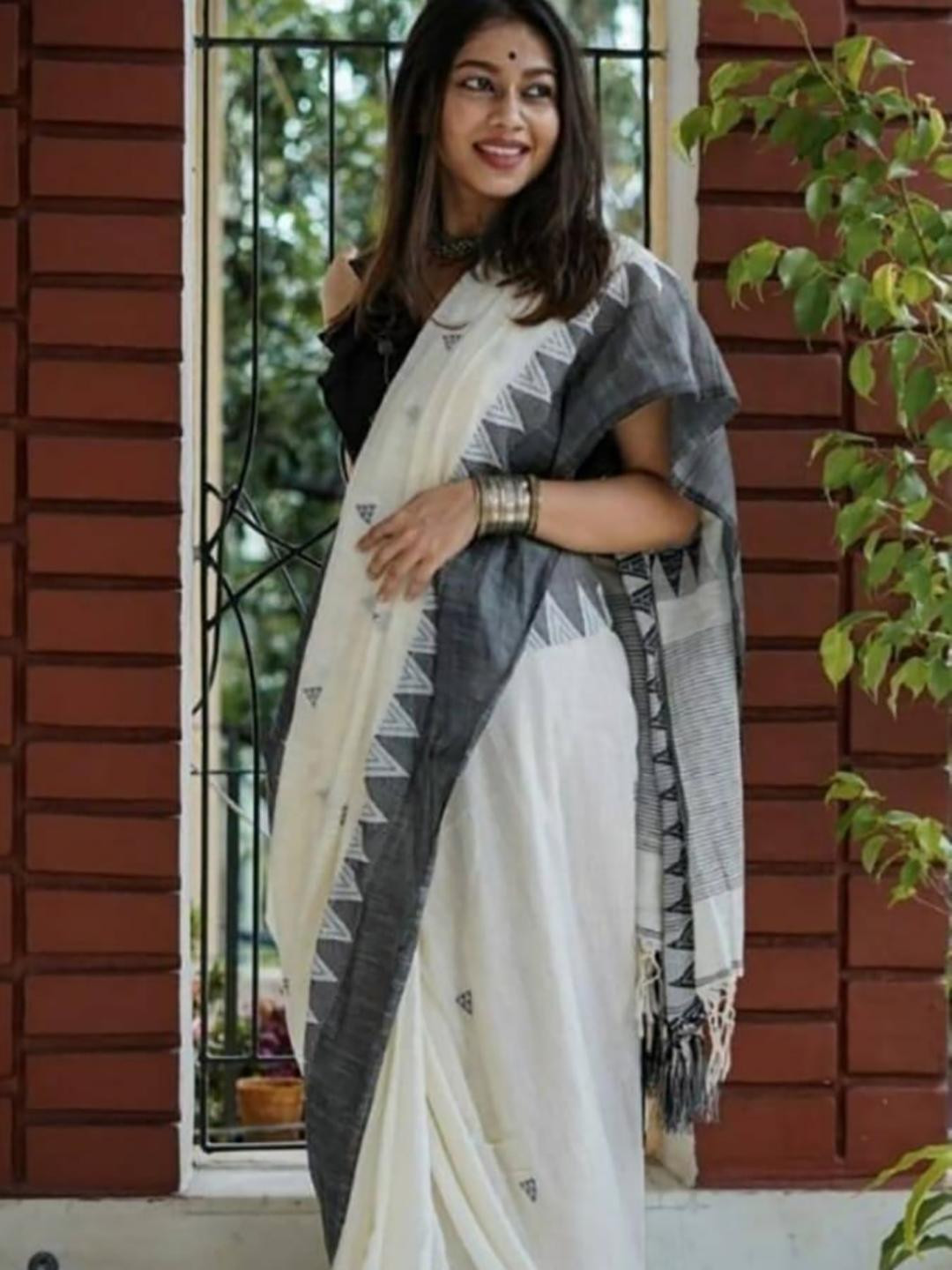 AQUILIQ White Silk Cotton Sarees