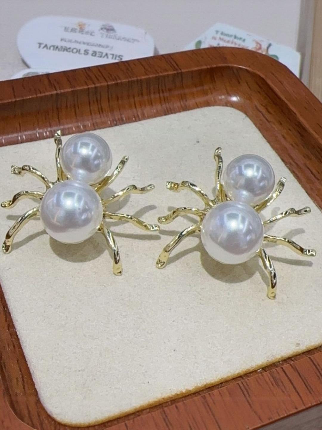 AKISON JEWELS Pearls and alloy Earrings