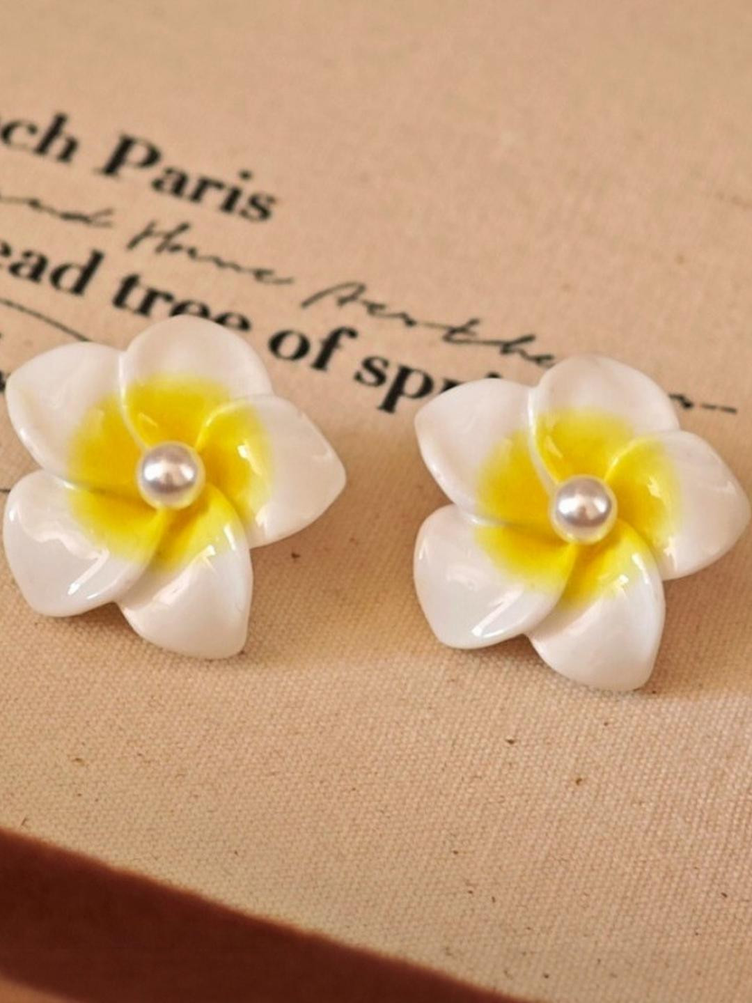 AKISON JEWELS Women Yellow Floral Western Gold-Plated Artificial Beads Studs Earrings