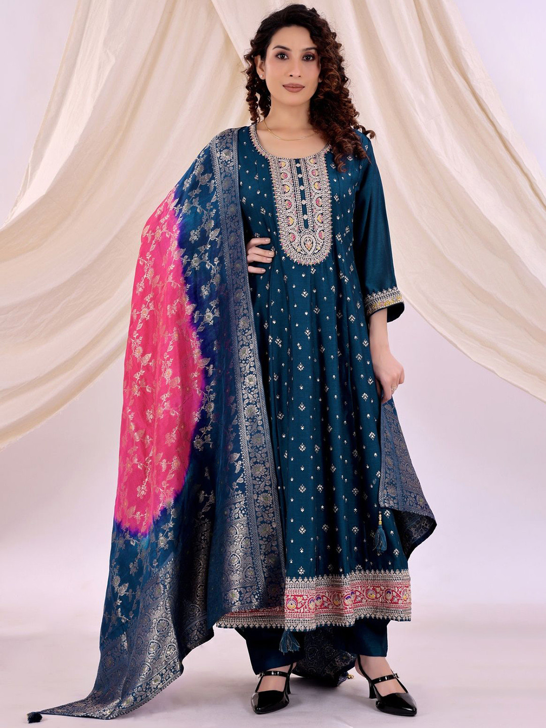 SHILL INTERNATIONAL Women Floral Printed Kurta with Trousers & Dupatta