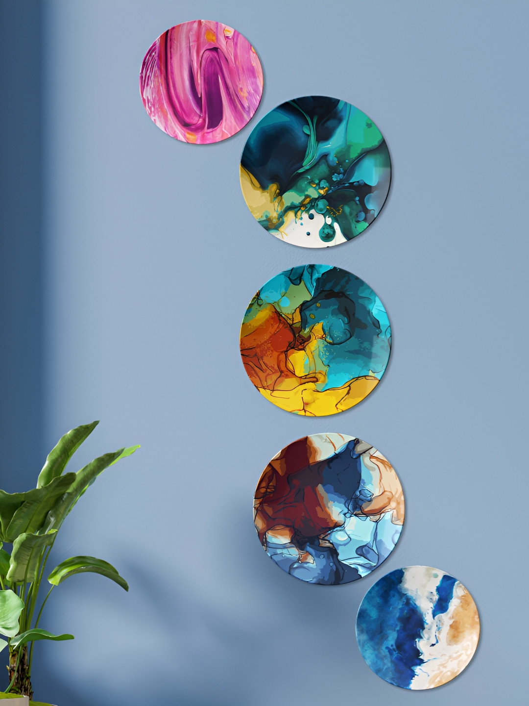 THE QUIRKY HOME Chromatic Abstraction Crafted Ceramics Glossy Hall 5Pcs Wall Plates-10In