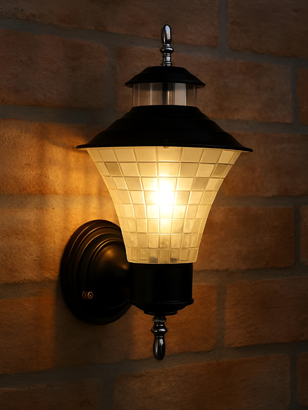 KINIS Black & Transparent Abstract Shaped Wall Lamp With Bulb